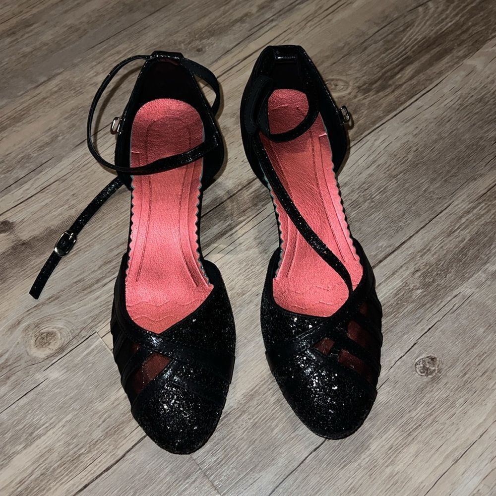 Heels - Picture 2 of 3